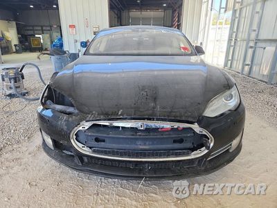 Piąte zdjęcie samochodu w środku: 2015 TESLA MODEL S 85 VIN:5YJSA1H18FF094566 - miniatura
