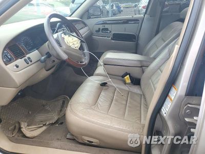 Zdjęcie 7 z 13 samochodu: 2001 LINCOLN TOWN CAR SIGNATURE VIN:1LNHM82W01Y620885 - miniatura