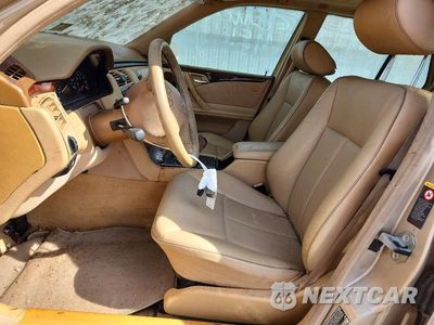 Zdjęcie 7 z 13 samochodu: 2001 MERCEDES-BENZ E 320 4MATIC VIN:WDBJH82J21X057423 - miniatura