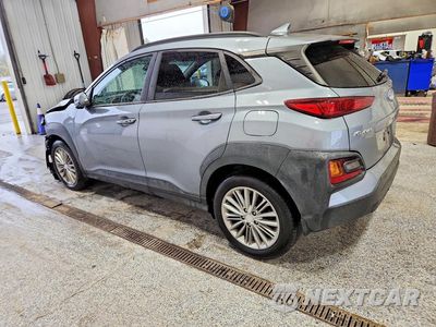 Drugie zdjęcie samochodu z przodu: 2020 HYUNDAI KONA SEL PLUS VIN:KM8K6CAA6LU557925 - miniatura