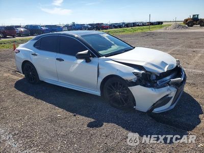 Czwarte zdjęcie samochodu z boku: 2021 TOYOTA CAMRY XSE VIN:4T1K61AK1MU572024 - miniatura