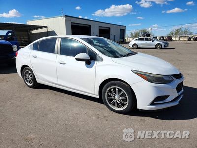Czwarte zdjęcie samochodu z boku: 2018 CHEVROLET CRUZE LT VIN:1G1BE5SMXJ7191970 - miniatura