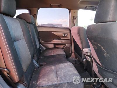 Zdjęcie 11 z 13 samochodu: 2018 MITSUBISHI OUTLANDER SE VIN:JA4AD3A32JZ018722 - miniatura