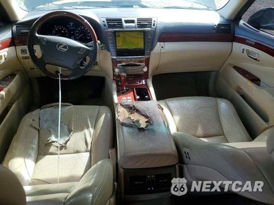 Zdjęcie 8 z 12 samochodu: 2010 LEXUS LS 460 VIN:JTHCL5EFXA5007393 - miniatura