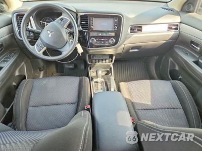 Zdjęcie 8 z 13 samochodu: 2018 MITSUBISHI OUTLANDER SE VIN:JA4AZ3A30JZ071369 - miniatura