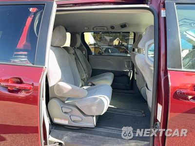 Zdjęcie 6 z 10 samochodu: 2020 TOYOTA SIENNA LE 8-PASSENGER VIN:5TDKZ3DC1LS043252 - miniatura