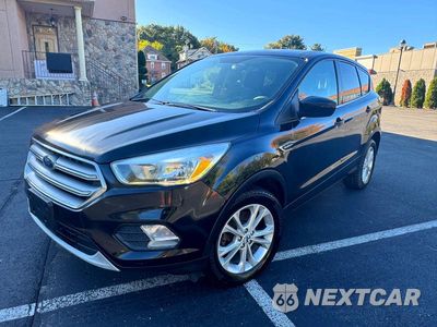 2017 FORD ESCAPE SE 1FMCU9GD4HUC71190 - główne zdjęcie licytacji z USA - miniatura