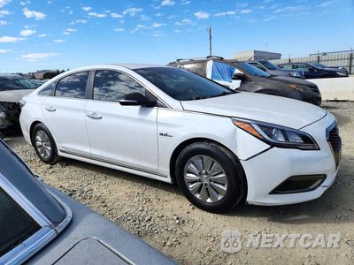 Czwarte zdjęcie samochodu z boku: 2017 HYUNDAI SONATA VIN:KMHE24L37HA065104 - miniatura