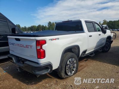 Trzecie zdjęcie samochodu z tyłu: 2021 CHEVROLET SILVERADO K2500 CUSTOM VIN:1GC4YME77MF281997 - miniatura