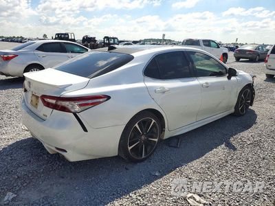 Trzecie zdjęcie samochodu z tyłu: 2019 TOYOTA CAMRY XSE VIN:4T1B61HK9KU711710 - miniatura