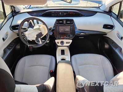 Zdjęcie 8 z 12 samochodu: 2016 TOYOTA PRIUS THREE VIN:JTDKARFUXG3001136 - miniatura