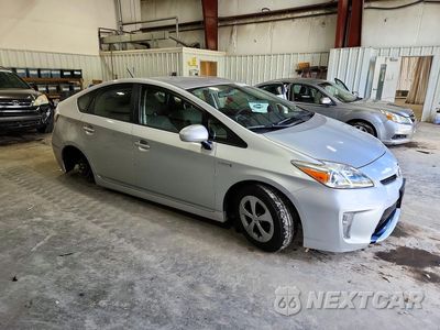 Czwarte zdjęcie samochodu z boku: 2013 TOYOTA PRIUS THREE VIN:JTDKN3DU8D5629670 - miniatura