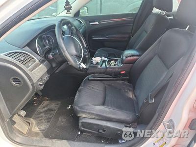 Zdjęcie 7 z 12 samochodu: 2019 CHRYSLER 300 TOURING VIN:2C3CCAAG2KH590002 - miniatura