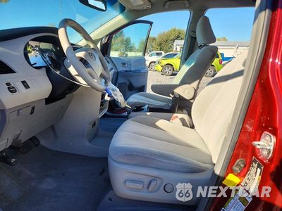 Zdjęcie 7 z 13 samochodu: 2011 TOYOTA SIENNA LE VIN:5TDKK3DC6BS096127 - miniatura