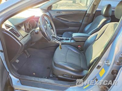 Zdjęcie 7 z 12 samochodu: 2011 HYUNDAI SONATA SE VIN:5NPEC4ACXBH142200 - miniatura