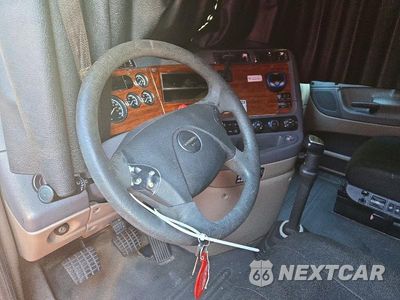 Zdjęcie 8 z 13 samochodu: 2011 FREIGHTLINER CASCADIA SEMI TRUCK VIN:1FUJGLDR6BSAT0147 - miniatura