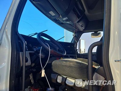 Zdjęcie 8 z 12 samochodu: 2019 FREIGHTLINER CASCADIA 126 SEMI TRUCK VIN:1FUJHHDR3KLKV6454 - miniatura