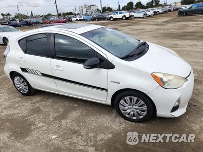 Czwarte zdjęcie samochodu z boku: 2013 TOYOTA PRIUS C THREE VIN:JTDKDTB3XD1044559 - miniatura