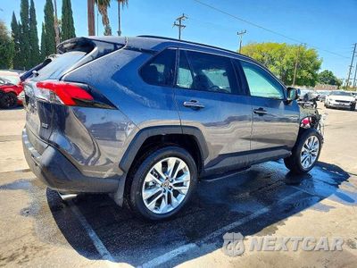 Trzecie zdjęcie samochodu z tyłu: 2025 TOYOTA RAV4 XLE PREMIUM VIN:2T3C1RFV8SW431296 - miniatura