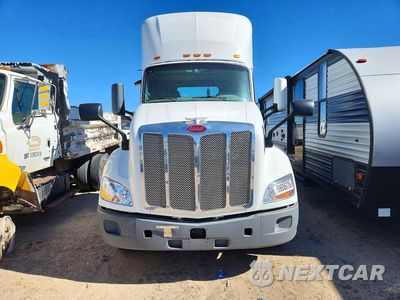 Piąte zdjęcie samochodu w środku: 2018 PETERBILT 579 SEMI TRUCK VIN:1XPBA48X2JD478217 - miniatura