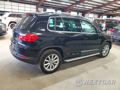 Trzecie zdjęcie samochodu z tyłu: 2017 VOLKSWAGEN TIGUAN WOLFSBURG VIN:WVGSV7AX6HK006265 - miniatura