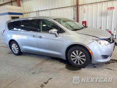 Czwarte zdjęcie samochodu z boku: 2019 CHRYSLER PACIFICA TOURING PLUS VIN:2C4RC1FG4KR741303 - miniatura