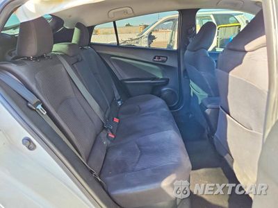 Zdjęcie 10 z 12 samochodu: 2017 TOYOTA PRIUS TWO VIN:JTDKBRFU6H3544594 - miniatura