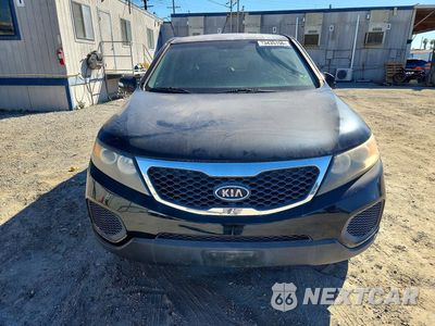 Piąte zdjęcie samochodu w środku: 2013 KIA SORENTO LX VIN:5XYKT3A15DG313747 - miniatura