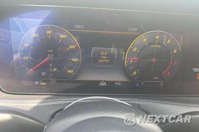 Zdjęcie 8 z 14 samochodu: 2018 MERCEDES-BENZ S 560 VIN:WDDUG8DB6JA397674 - miniatura