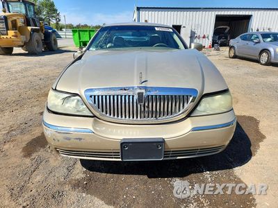 Piąte zdjęcie samochodu w środku: 2004 LINCOLN TOWN CAR EXECUTIVE VIN:1LNHM81W84Y635303 - miniatura