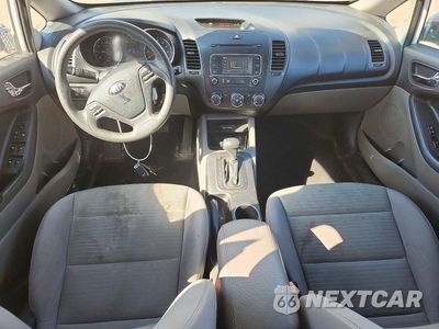 Zdjęcie 8 z 12 samochodu: 2016 KIA FORTE LX VIN:KNAFX4A66G5504529 - miniatura