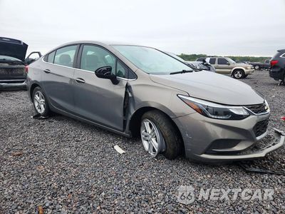 Czwarte zdjęcie samochodu z boku: 2018 CHEVROLET CRUZE LT VIN:1G1BE5SMXJ7155910 - miniatura