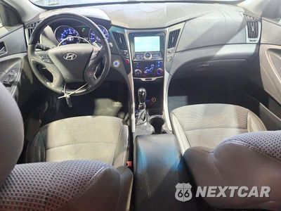 Zdjęcie 8 z 12 samochodu: 2011 HYUNDAI SONATA SE VIN:5NPEC4AC6BH123756 - miniatura
