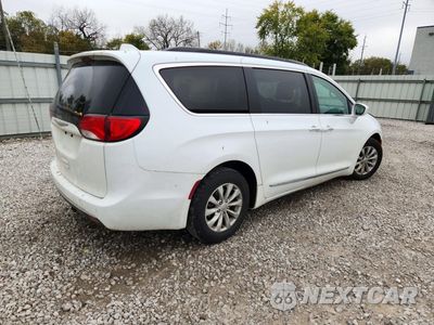 Trzecie zdjęcie samochodu z tyłu: 2017 CHRYSLER PACIFICA TOURING L VIN:2C4RC1BG1HR565714 - miniatura