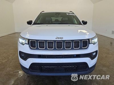 Piąte zdjęcie samochodu w środku: 2023 JEEP COMPASS LATITUDE VIN:3C4NJDBNXPT522991 - miniatura