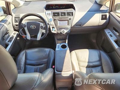 Zdjęcie 8 z 13 samochodu: 2013 TOYOTA PRIUS V TWO VIN:JTDZN3EU9D3252131 - miniatura