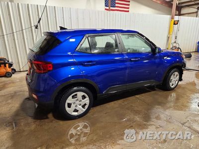Trzecie zdjęcie samochodu z tyłu: 2020 HYUNDAI VENUE SE VIN:KMHRB8A36LU038608 - miniatura