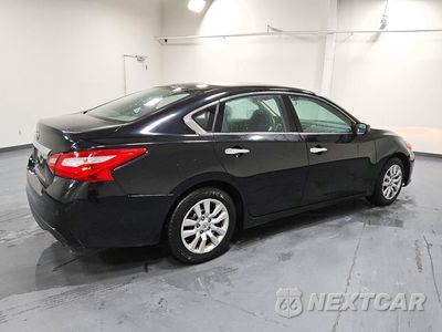 Trzecie zdjęcie samochodu z tyłu: 2016 NISSAN ALTIMA 2.5 S VIN:1N4AL3AP8GN361228 - miniatura
