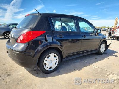 Trzecie zdjęcie samochodu z tyłu: 2010 NISSAN VERSA 1.8 S VIN:3N1BC1CP8AL459590 - miniatura