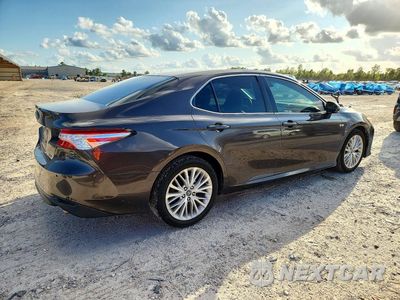Trzecie zdjęcie samochodu z tyłu: 2018 TOYOTA CAMRY XLE VIN:4T1B11HK6JU117363 - miniatura