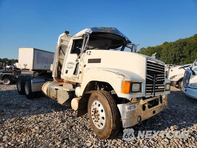 Czwarte zdjęcie samochodu z boku: 2012 MACK CHU613 SEMI TRUCK VIN:1M1AN07YXCM010937 - miniatura