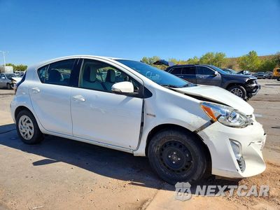 Czwarte zdjęcie samochodu z boku: 2016 TOYOTA PRIUS C ONE VIN:JTDKDTB33G1126055 - miniatura