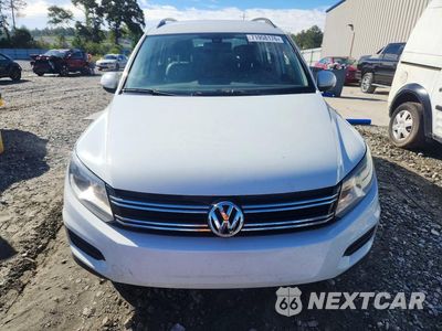 Piąte zdjęcie samochodu w środku: 2017 VOLKSWAGEN TIGUAN S VIN:WVGAV7AXXHW508443 - miniatura