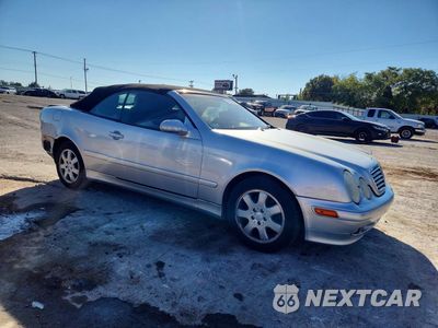 Czwarte zdjęcie samochodu z boku: 2000 MERCEDES-BENZ CLK 320 VIN:WDBLK65GXYT053913 - miniatura