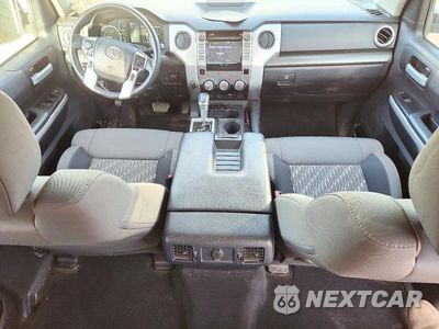 Zdjęcie 8 z 12 samochodu: 2018 TOYOTA TUNDRA CREWMAX SR5 VIN:5TFDW5F19JX722539 - miniatura