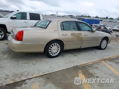 Trzecie zdjęcie samochodu z tyłu: 2004 LINCOLN TOWN CAR EXECUTIVE VIN:1LNHM81W54Y650714 - miniatura
