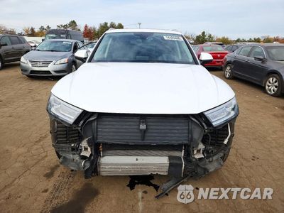 Piąte zdjęcie samochodu w środku: 2019 AUDI Q5 PREMIUM VIN:WA1ANAFY9K2139554 - miniatura