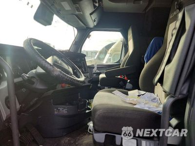 Zdjęcie 7 z 12 samochodu: 2020 FREIGHTLINER CASCADIA 126 SEMI TRUCK VIN:3AKJHHDR3LSLK2765 - miniatura