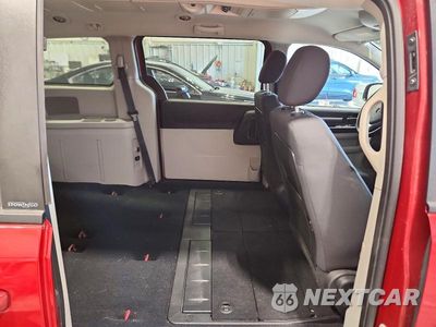 Zdjęcie 11 z 13 samochodu: 2008 DODGE GRAND CARAVAN SXT VIN:2D8HN54P88R729987 - miniatura