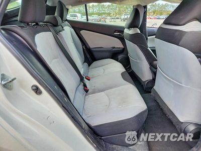 Zdjęcie 10 z 12 samochodu: 2018 TOYOTA PRIUS THREE VIN:JTDKARFU5J3067830 - miniatura
